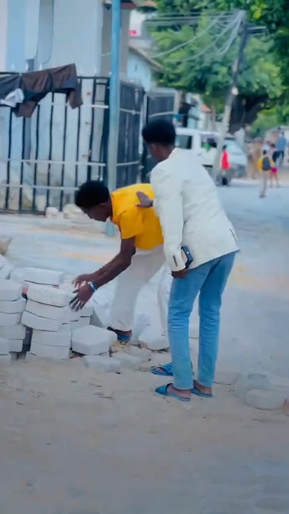 dowo adaa qosli dono 🤣😂☠️💀 #videoviral #foryoupage ##funnyku#views #somalicommunity #funnyprank