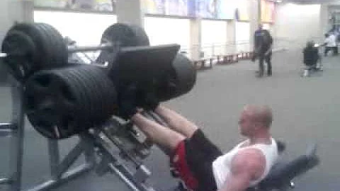 David's 1,253 pound leg press