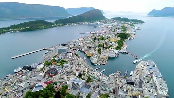 هو الذي يريكم البرق خوفا وطمعا وينشئ السحاب الثقال " تلاوة هادئة بصوت جميل