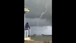 A Rare EF1 Waterspout at Velddrif on the 13th August 2022 !