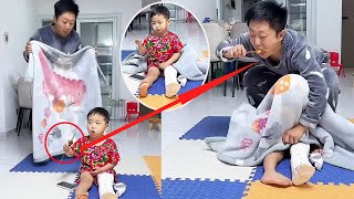 给儿子变个魔术吃串串！爸爸咋又坑儿子，一眨眼吃的就不见了！#Cute baby#Cute#呆萌小米宝#聪明宝宝#萌娃