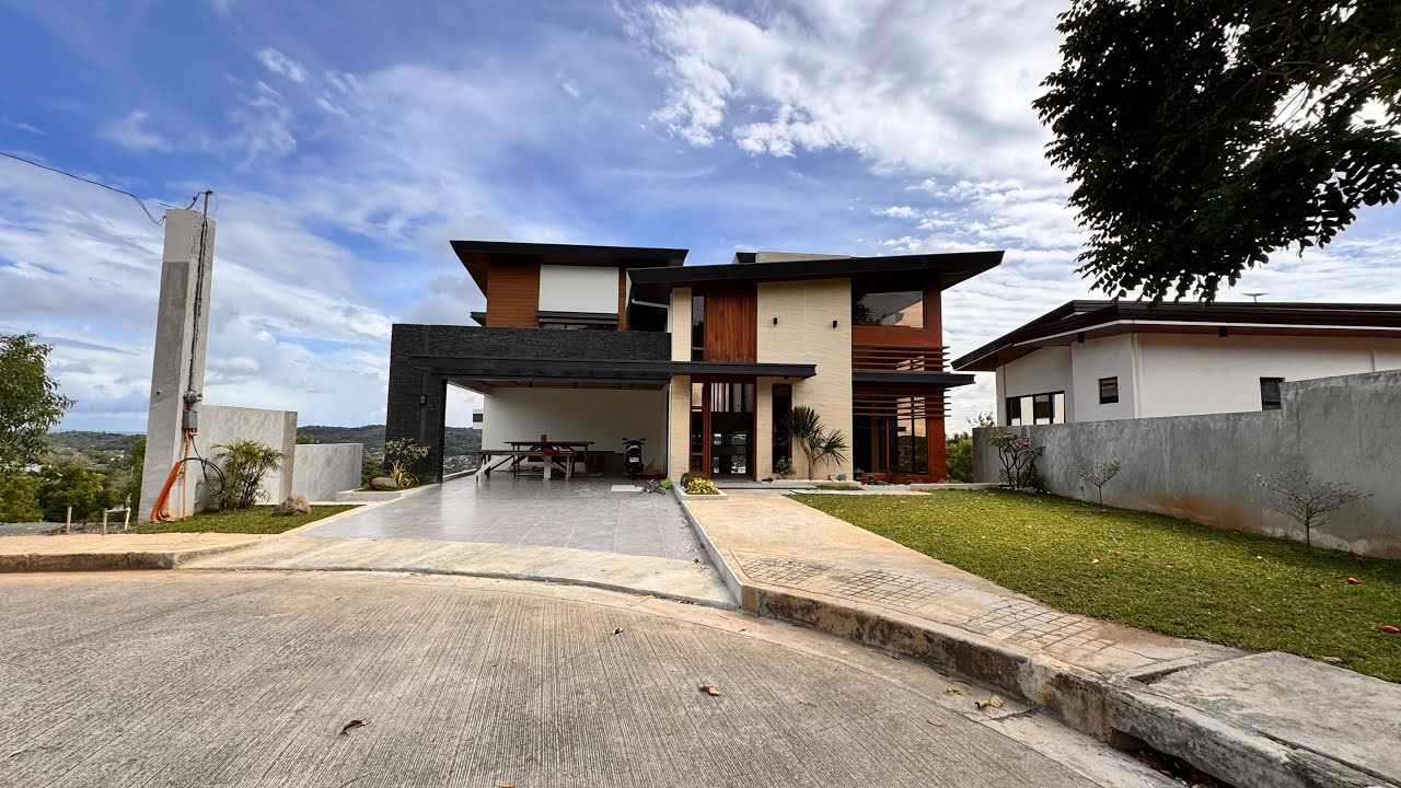 60M 4 Bedroom with Overlooking House and Lot in Sun Valley Antipolo