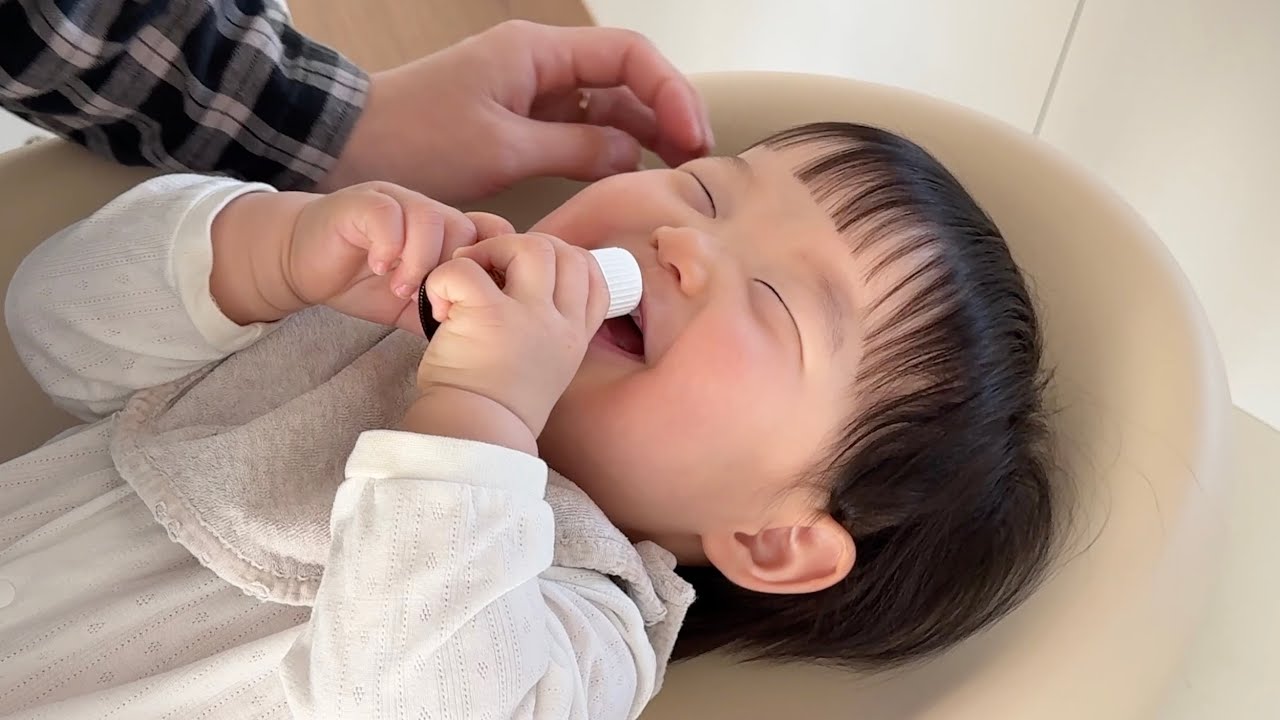 Первая стрижка челки, милый влог 12-месячного корейского малыша