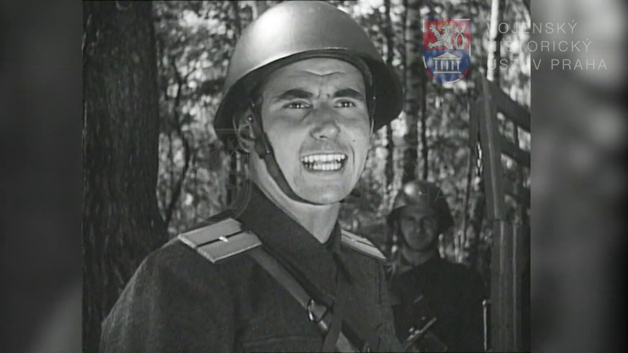 Převoz střeleckého útvaru na autech (1954)