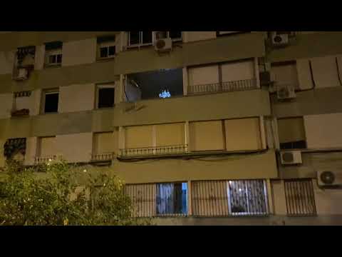 Vecinos y curiosos en el lugar de la explosi&oacute;n de gas en Parque Figueroa