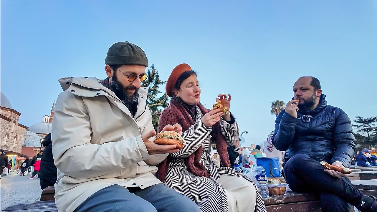Sultanahmet Meydanı'nda Simitle İftar Yaptık. Canlı Yayında El Salladım.