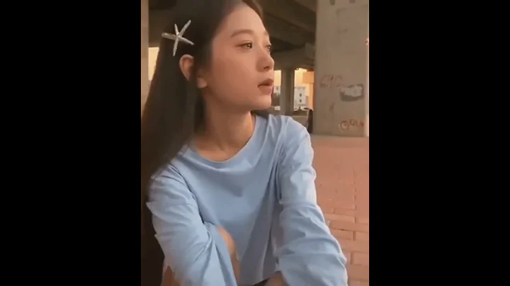 girl.looking at her phone and cries - Stan Twitter