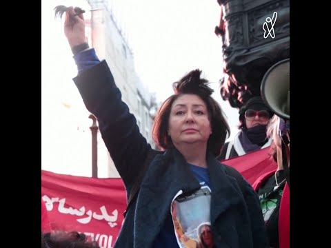 ლონდონში ასობით ადამიანი ირანში ქალთა უფლებების დაცვის მოთხოვნით შეიკრიბა