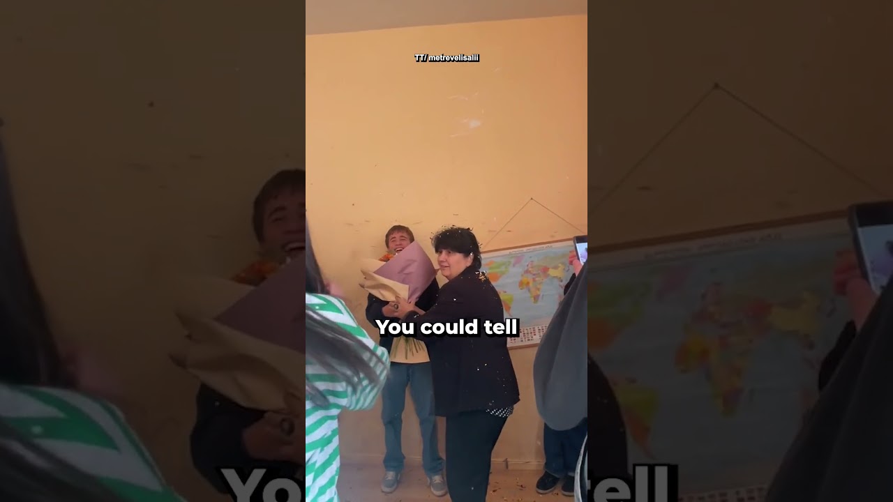 She got surprised by her students 🥺❤️