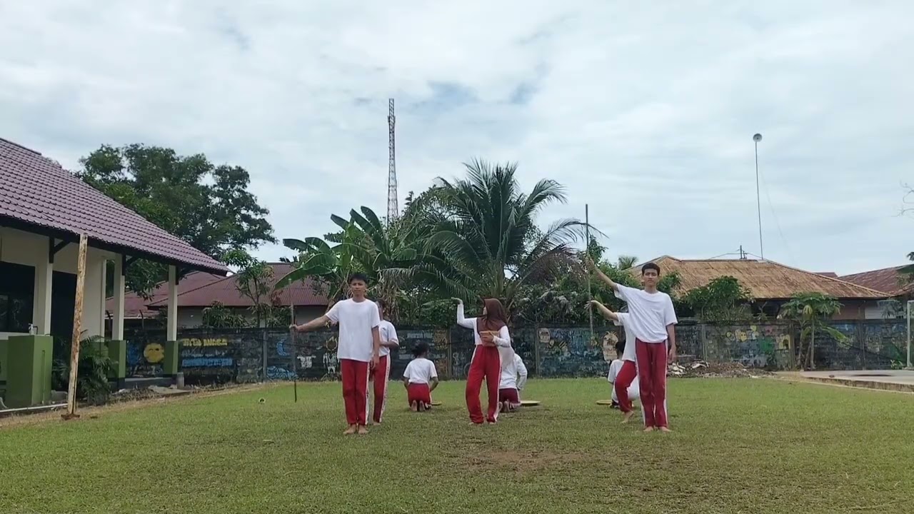 Praktek Tari kel 4 X AKL 2  