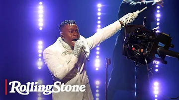 DaBaby Conducts ‘Rockstar’ in Diamond Gloves at the 2021 Grammy Awards