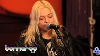 Elle King &quot;Good To Be A Man&quot; - Mom, Meet The Band | Bonnaroo365