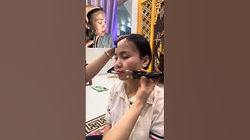 Hôm trước ra đen sao nay không ra   Cạo gió bạc Bách Chi