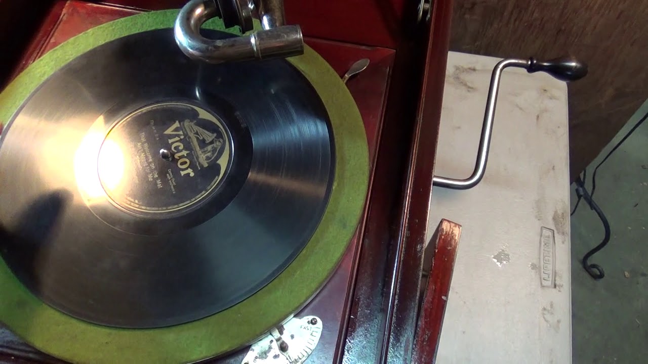 Victor Victrola VV-IX #283424G 1916 playing again. - YouTube