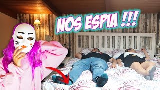 LA FAN LOCA NOS ESPIA 24 horas debajo de la cama !!