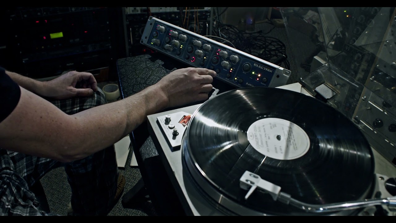 Fun with Electrix MO-FX and some random thrift store records - YouTube