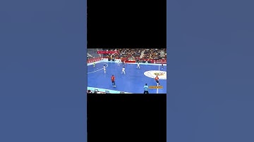 Work pivot 1x1 actions in Futsal (Shielding, turning and isolation)