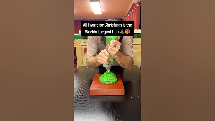 Have you ever had a PAINTED CHRISTMAS TREE!?! 🎄😂🎨 #acrylic #painting #christmastree