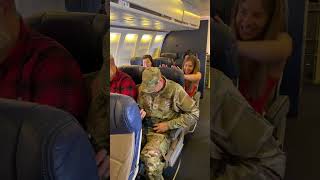 Soldier gets surprise pregnancy news on his flight home from deployment ❤️