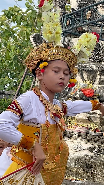 Sanghyang Dedari #shorts #sanghyang #taribali #balineseculture #culture #dance #sacreddance #taksu