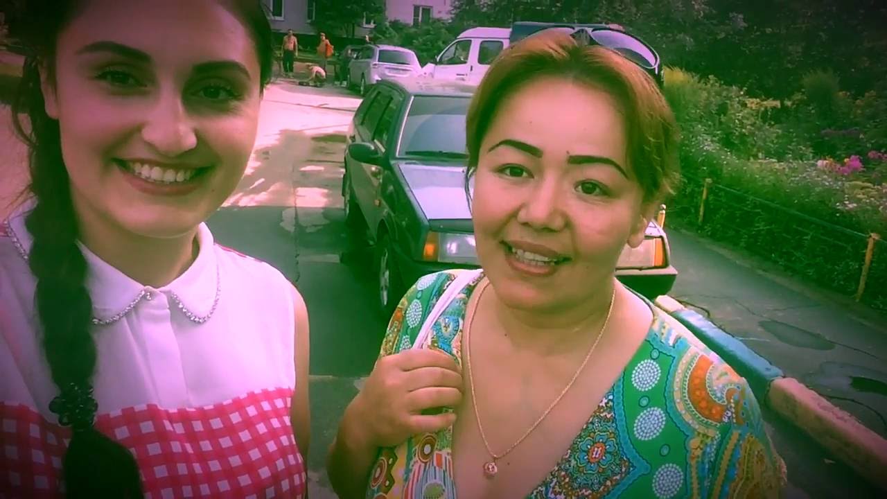 Сиделка к 2 лежачим бабушкам - YouTube