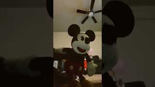 Mickey Hates Crushing Food