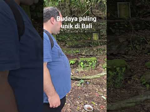 Truk sampah mogok di tengah jalan di tabrak pengendara pria dan wanita di bypass ngurah rai