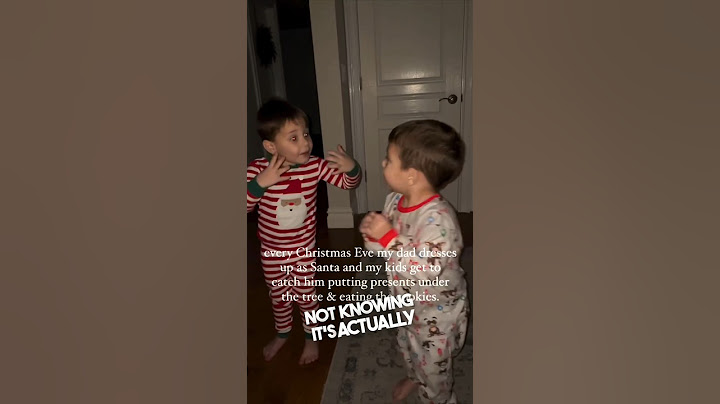 This mom wakes up her kids to see Santa Claus ❤️