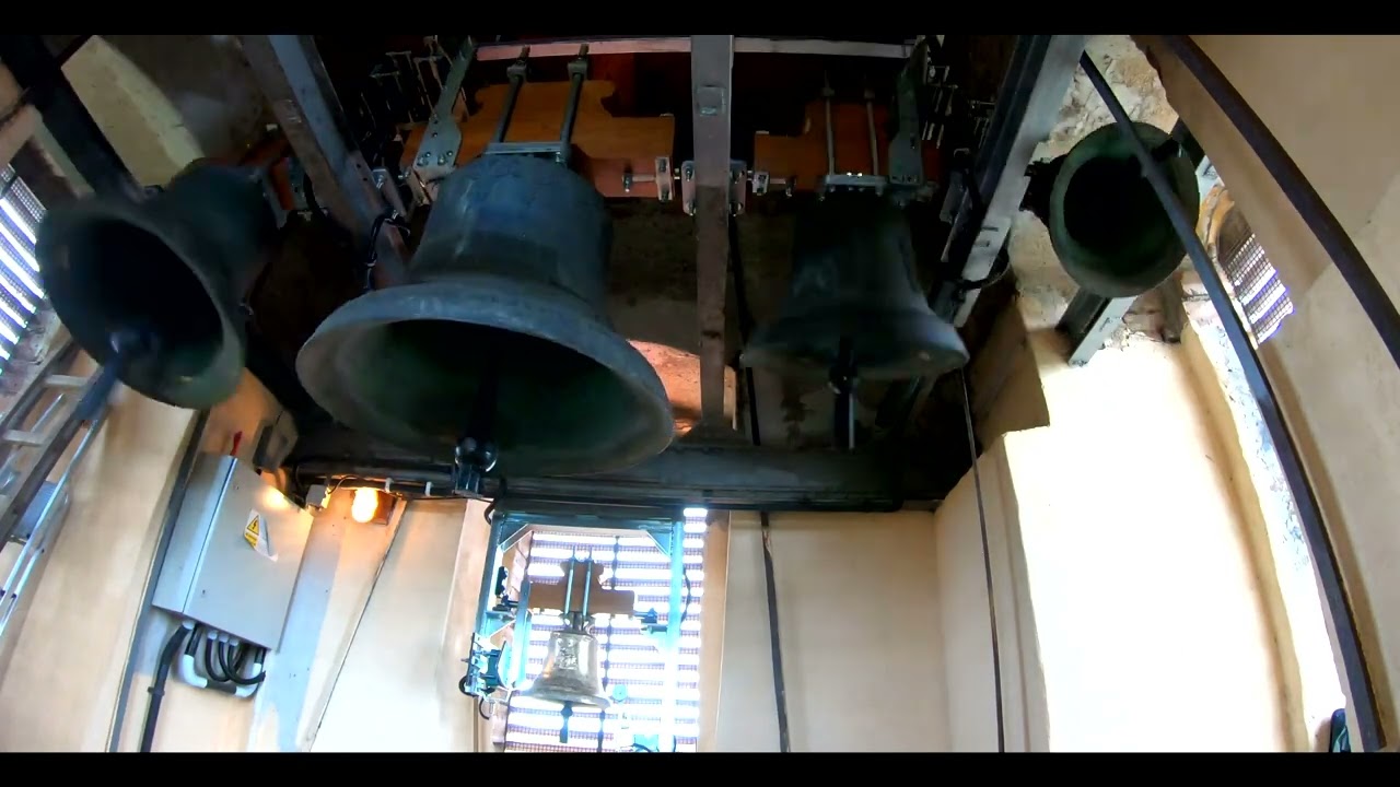 Viničné (SK) - farský kostol sv. Filipa a Jakuba - prvé zvonenie nového zvona