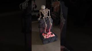Leering Skeleton
