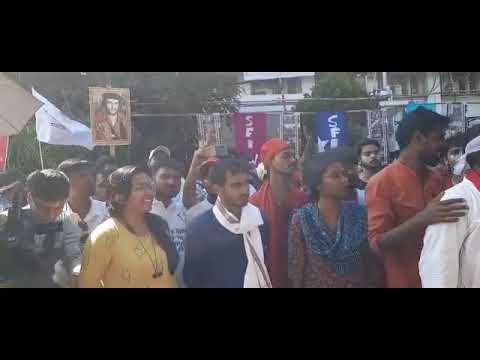 মূলত তিনটে স্লোগান শিক্ষা বাঁচাও দেশ বাঁচাও সংবিধান  বাঁচাও- এই নিয়ে SFI এর মিছিল