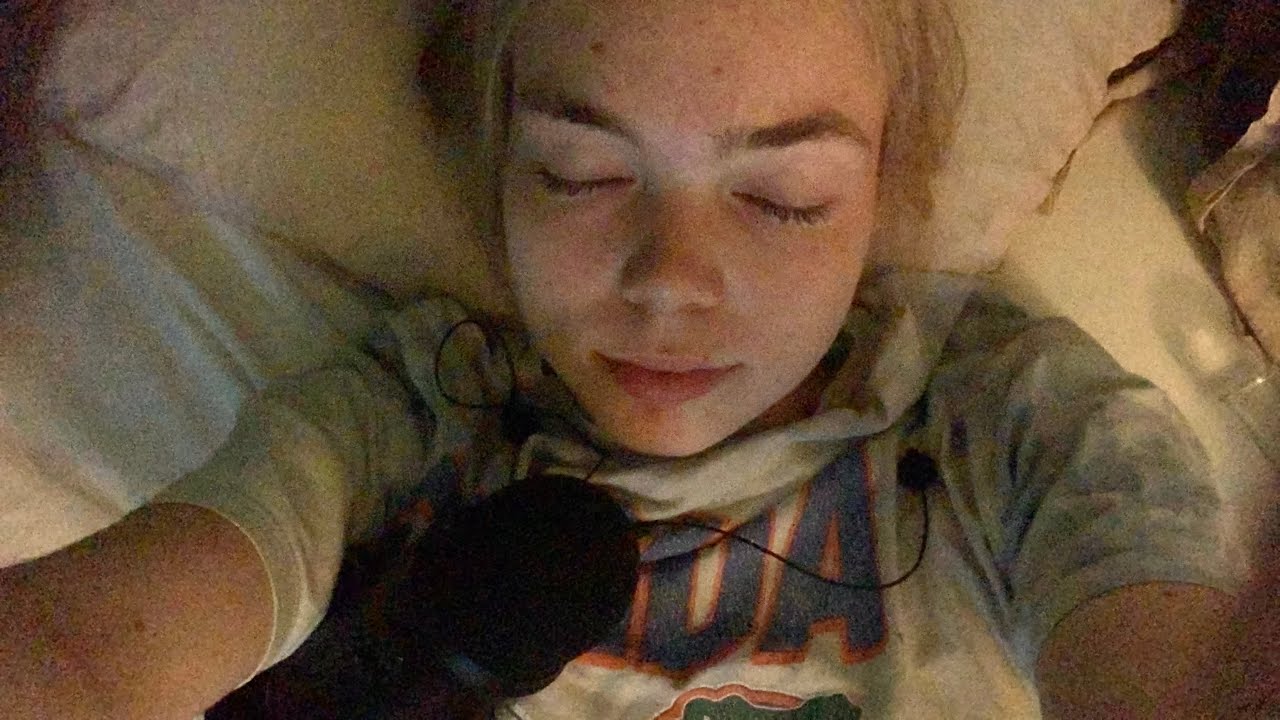 ASMR in my bed | tapping and scratching on random things