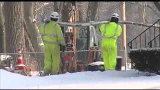 Crews work to fix gas leak