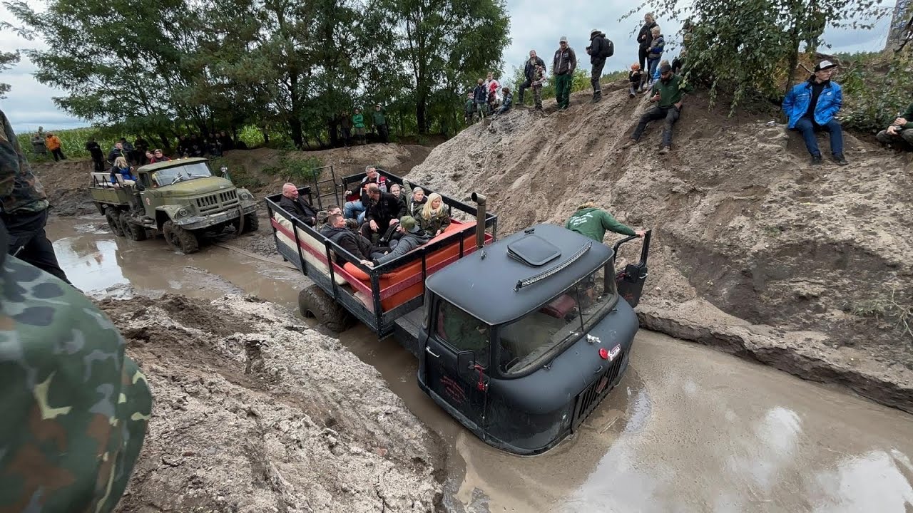 Geländewagen-Fiasko: W50 LAZ steckt im Offroad Park Peckfitz fest”