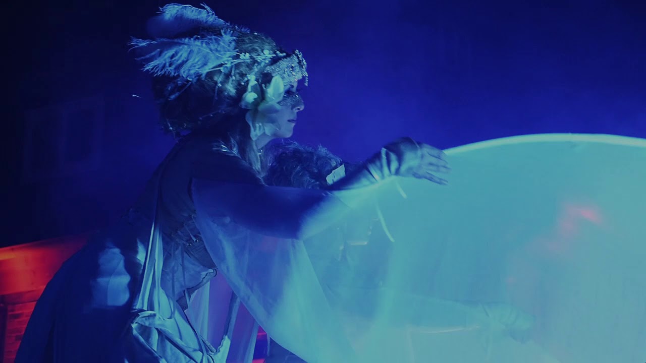 Die Musen - Stelzen Performance by Lidia Buonfino