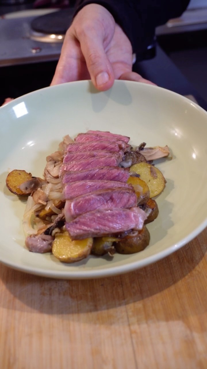 Rindersteak/Bratkartoffeln mit Pilzen und Zwiebeln, vergisst die Eier ...