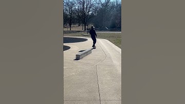 Heelflip Boardslide To Fakie
