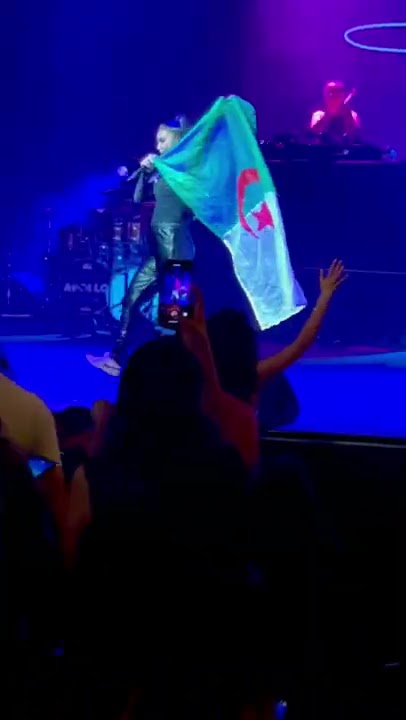 Enisa singing with Algerian Flag 🇩🇿❤️Count My Blessings