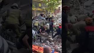 В Стамбуле Обрушилось Здание: 7 Человек Пострадали, 2 Человека Оказались Под Завалами
