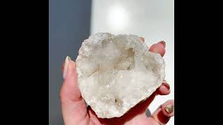 ◇水晶ジオ　中空クリスタル　2kg キラキラ結晶の極上水晶龍穴ジオードで運気アップ！お手頃な中