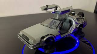 Левитирующая модель автомобиля Delorean. Делориан. назад в будущее