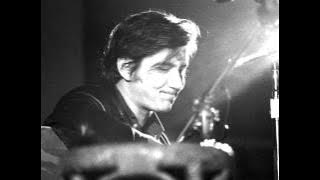 Download lagu Phil Ochs - A Year to Go By