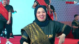 MSU Students Performed Senam Songket Live at Borak Kopitiam Jom Heboh