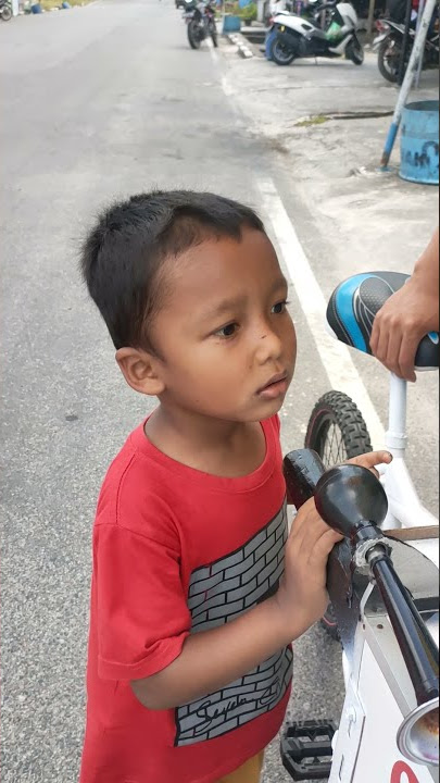 PRANK ANAK KECIL,BILANG ES NYA GA DI JUAL 😅😅