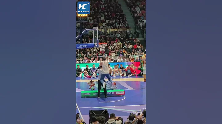 Impressive "slam dunk" by Chinese college student - DayDayNews