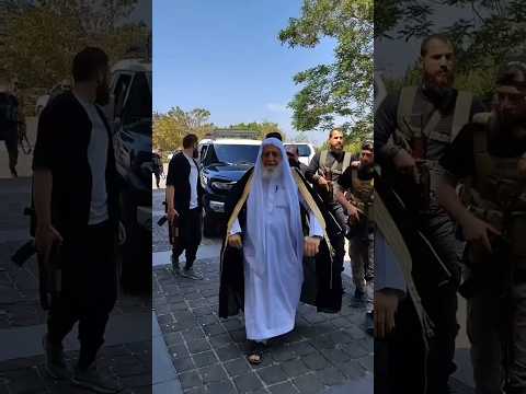 العرعور يزور قبر حافظ الأسد