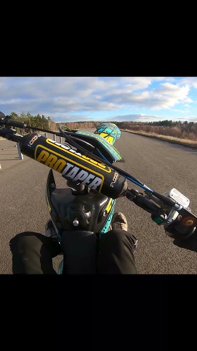 Стант на 4 передачи на питбайке 125 #bikelife #wheeliemachine # ...