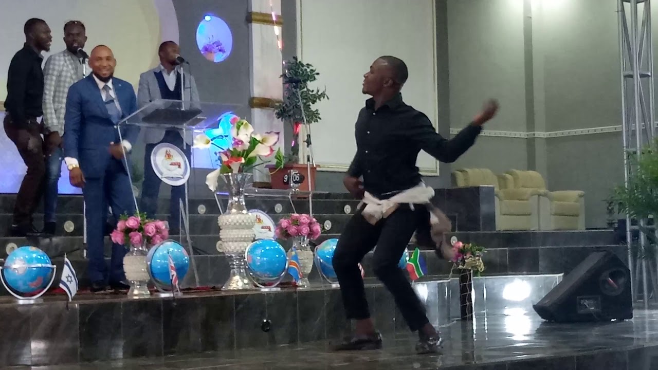 PATHY KAMANDA À L'ÉGLISE NEW LIFE CHUCH KOLWEZI ! Voici la nouvelle danse : TO BÊTA ! ! !