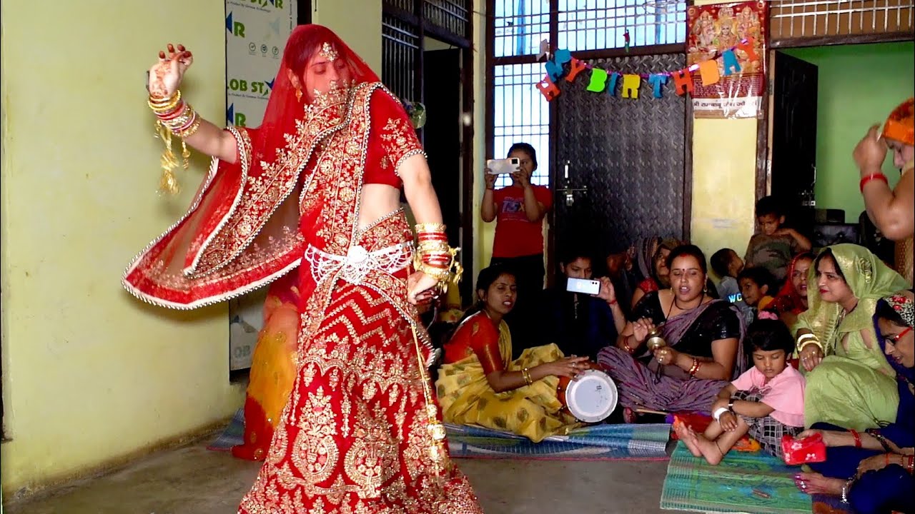 नई दुल्हन का सौलिड डांस। पतली कमर।कौटन की शाडी न्यू बहू का देशी नांच