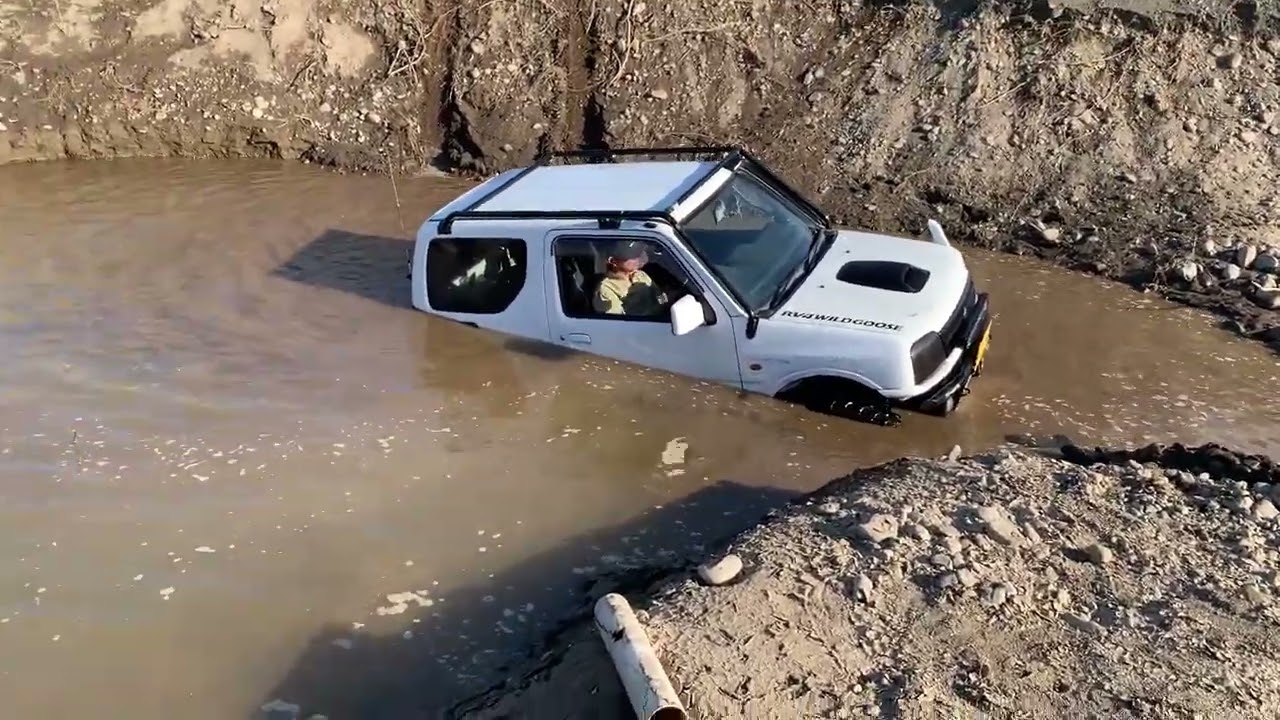 仲間のジムニー水没！